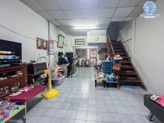 *****ทาวน์เฮ้าส์มือสองกรุงเทพมหานคร ม.เวียงเทพ2 ช่างอากาศอุทิศ เนื้อที่ 20 ตร.ว. ฟังก์ชัน 2 ห้องนอน 2 ห้องน้ำ 1 ที่จอดรถ แถมฟรี! 1 เครื่องปรับอากาศ บนทำเลเพียง 10 นาทีก็ถึงสนามบินดอนเมือง ใกล้รถไฟฟ้าสายสีแดง "สถานีดอนเมือง" และทางด่วน "อุตราภิมุข"